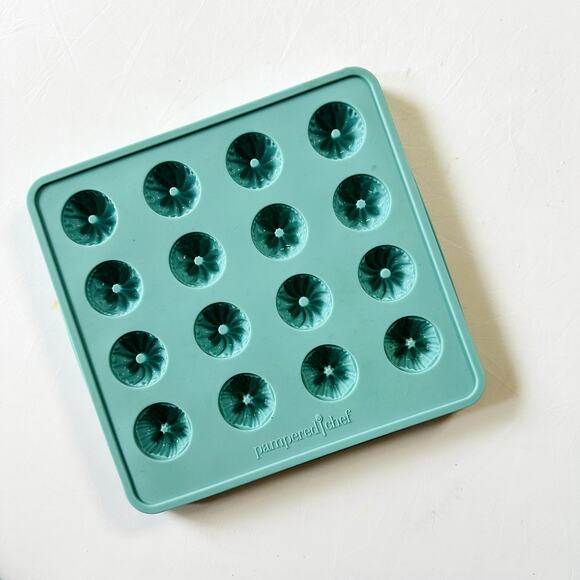 The Pampered Chef Silicone Fluted Chocolate Mold - Picture 1 of 5